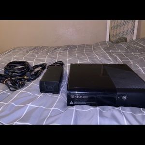 Microsoft Xbox 360 E console pure black